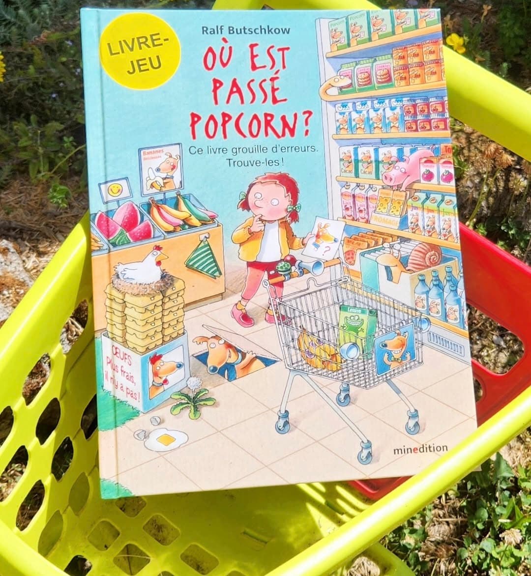 Moment lecture-jeu avec un livre-jeu à cherche-et-trouve